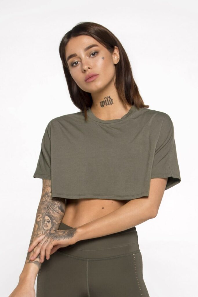 Футболка_oversize_crop_olive_1 Футболка оверсайз із м'якої тканини