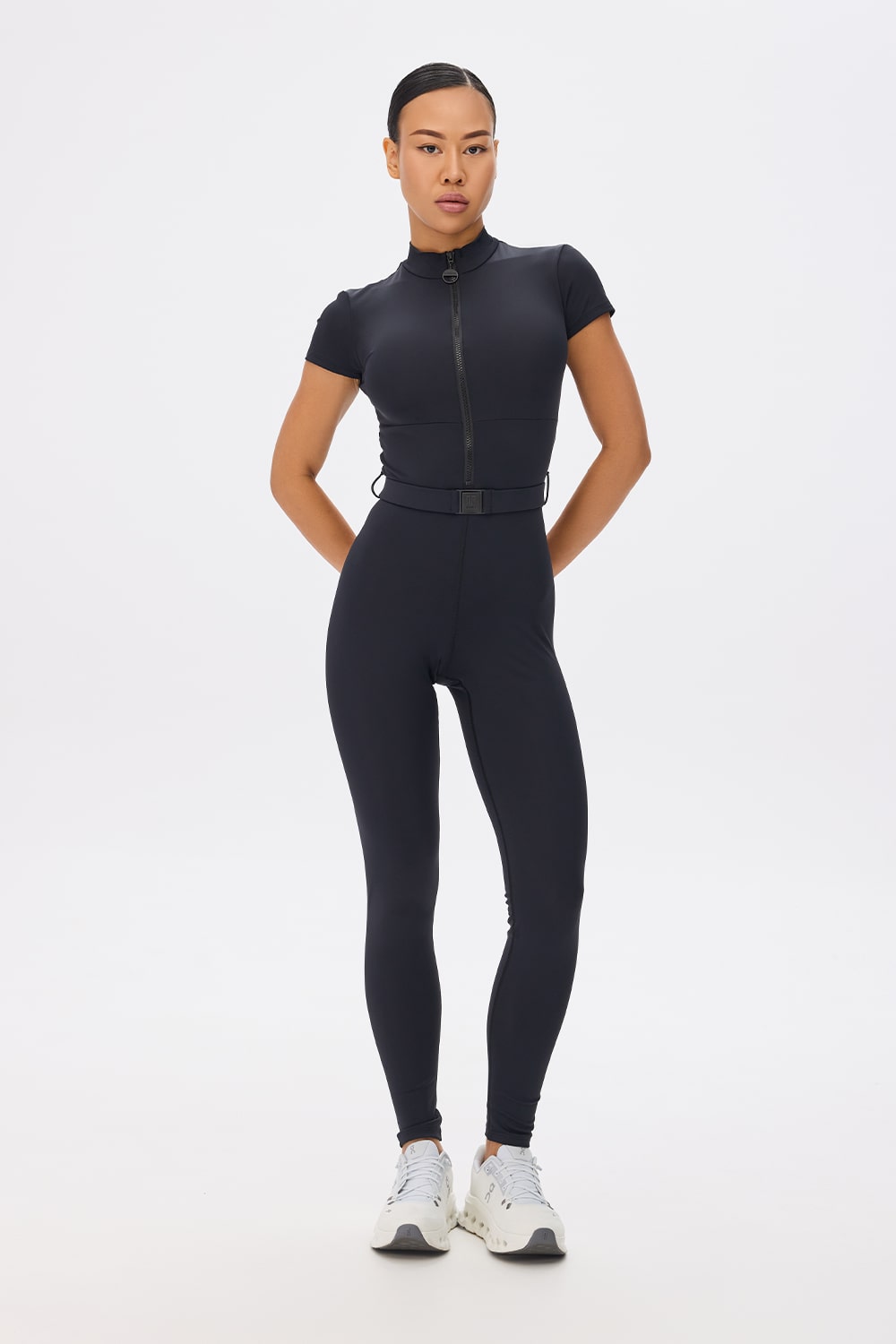 dominant-black-short-sleeve-jumpsuit-123-min Пилатес, фитнес. Комбинезон Dominant короткий рукав. Комбінезон Dominant Black короткий рукав