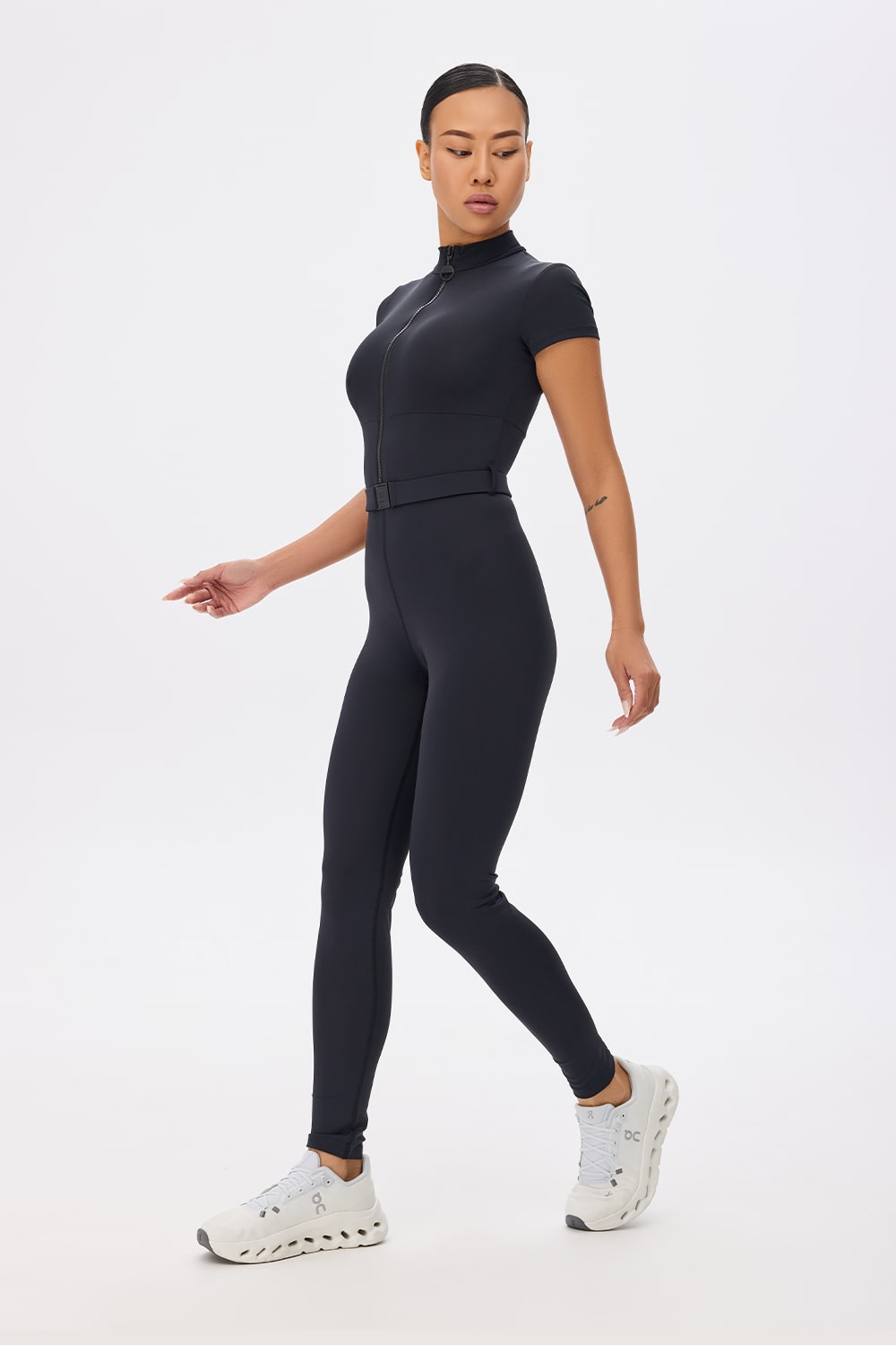 dominant-black-short-sleeve-jumpsuit-223-min Жіночий одяг. Комбінезон Dominant Black короткий рукав. Комбинезон Dominant короткий рукав