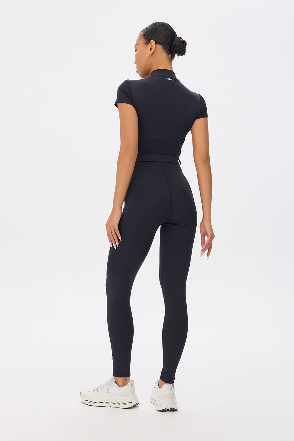 dominant-black-short-sleeve-jumpsuit-323-min Одяг для спорту. Комбинезон Dominant короткий рукав. Комбінезон Dominant Black короткий рукав